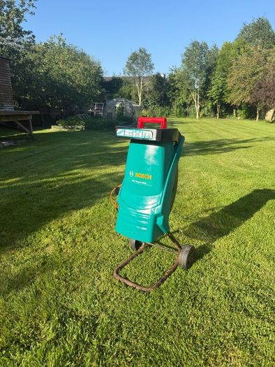 Bosch AXT Rapid 2200W Garden Shredder