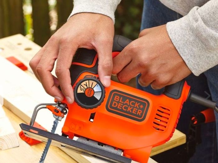 Black & Decker 550W Compact Jigsaw