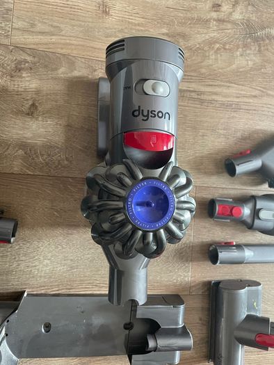 Dyson v7 stick vacuum