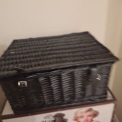 Wicker hamper basket