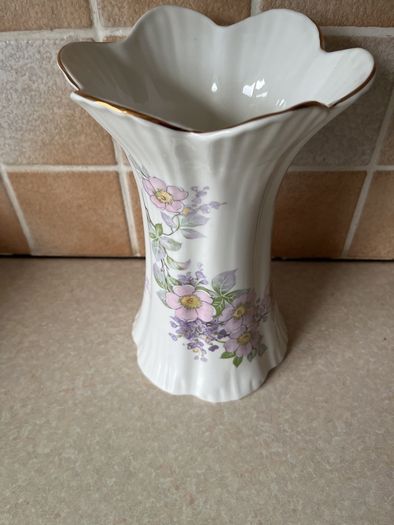 Royal Tara 9" Vase Irish Blossom as New