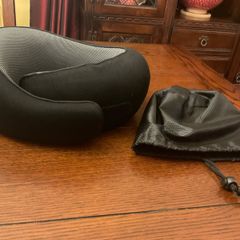 Travel  neck support pillow Reduced in black with a storage bag