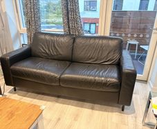 3 seater bleack leather sofa