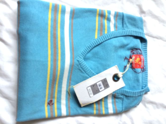 Red Rooster V neck jumper