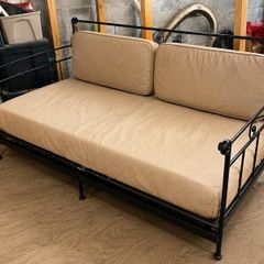 Couch/Day bed - 5 ft bed