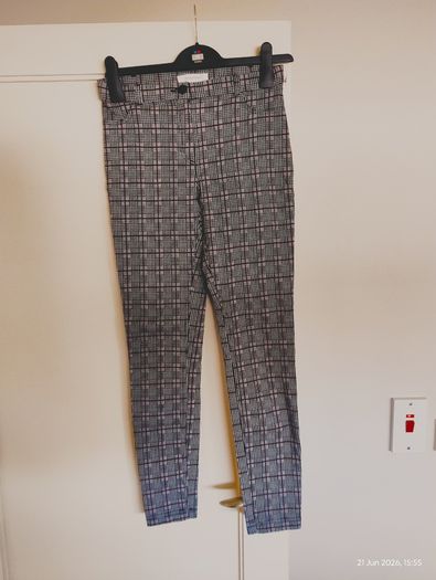 Jeggings style trousers.