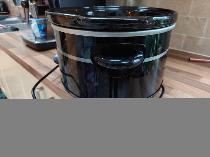 Slow cooker