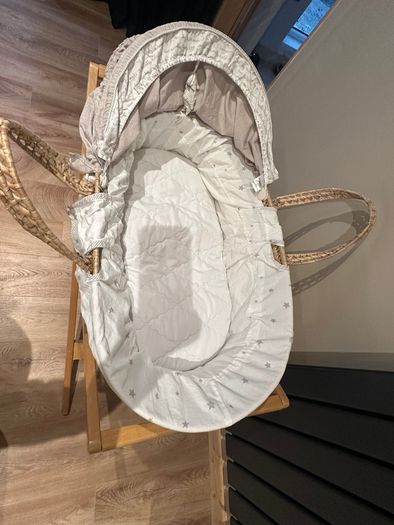 Moses basket with stand