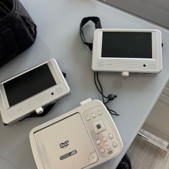 Portable DvD Played with 2 Screens
