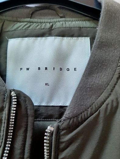 New Sleeveless jacket with tag