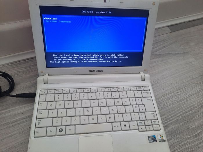 Samsung netbook with Retro gaming Operating system