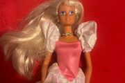 Vintage 1990 Sindy doll