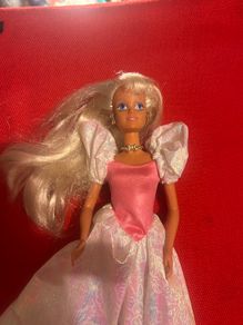 Vintage 1990 Sindy doll