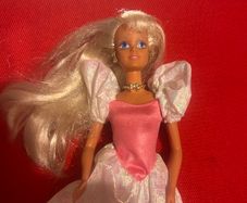Vintage 1990 Sindy doll