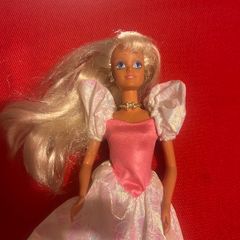 Vintage 1990 Sindy doll