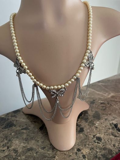 pearl necklace