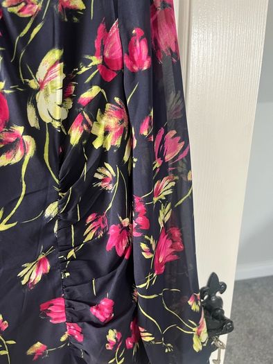 Hobbs Silk Dress - Size 12 - Fully lined, perfect condition and ruching to waist