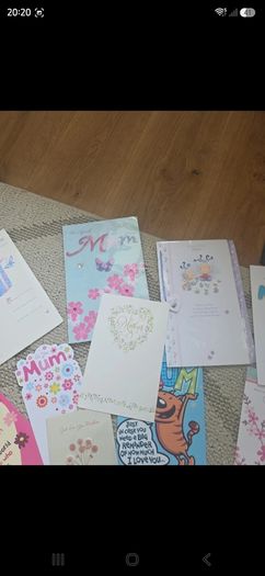 Bundle of 25 birthday cards for Mums.   No envelopes with them.