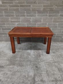 Extendable solid wood dinning table