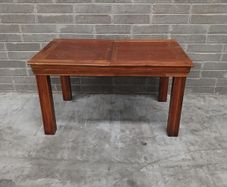 Extendable solid wood dinning table