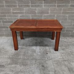 Extendable solid wood dinning table