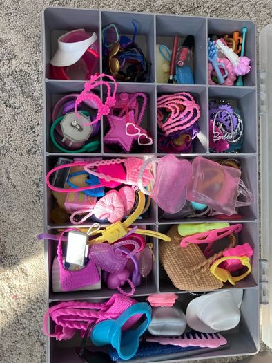 Barbie clothes, shoes, bags, jewellery and accessories
