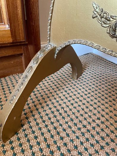 Late 19th-century oval cheval free-standing dressing mirror.