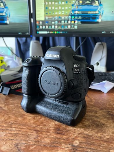 Canon 6D Mark ii Body + Battery Grip