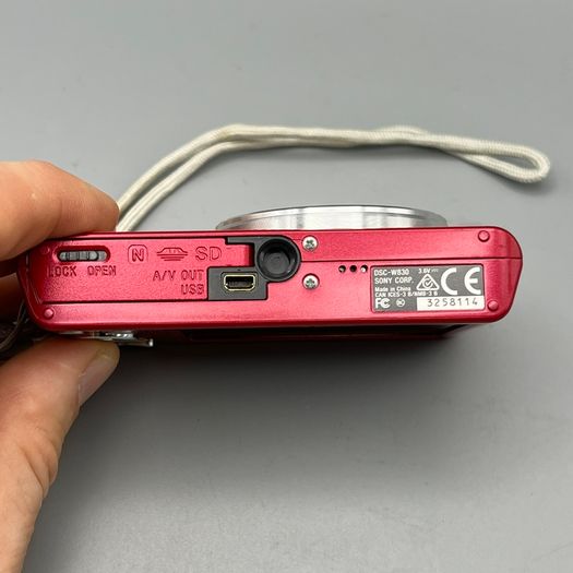 Sony Cyber-shot DSC-W830 20.1MP Digital Camera Red - Boxed - Full Kit