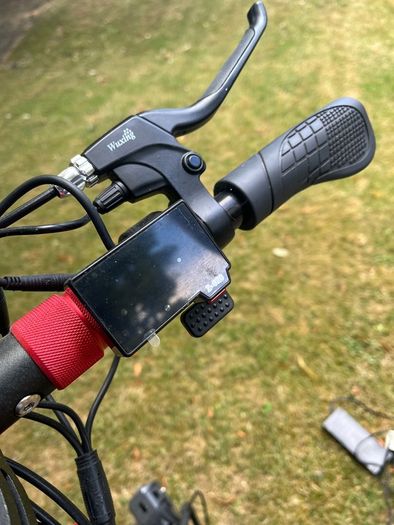 Kugoo M4 e-scooter with fold down seat - used twice
