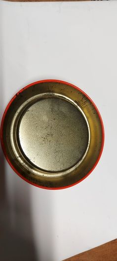 Very rare Guinness belfast metal ashtray,,from late 70s ,early 80s,,,,,few marks on rim, with age,overall excellent condition,,price includes post to anywhere in Ireland thank you,see pictures for condition,,take as is ,new old stock .
