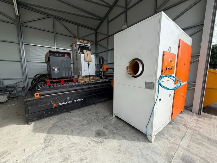 Plasma cutting machine