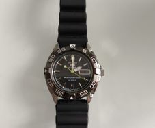 Seiko 5 Sports Automatic SNZB23J2 (7S36-00Y0) - Mint Condition - Box & Papers
