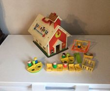 Vintage 1970s School House with Accessories can post