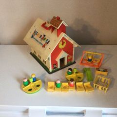 Vintage 1970s School House with Accessories can post