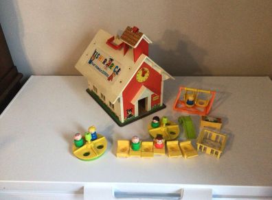 Vintage 1970s School House with Accessories can post