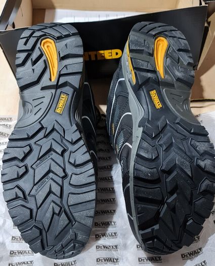 New DeWalt workshoes.