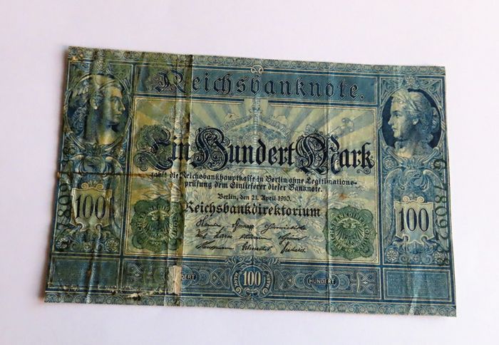 Antique German banknotes & commemorative bank note coins in wood case