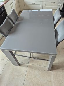 Kitchen table & 6 chairs