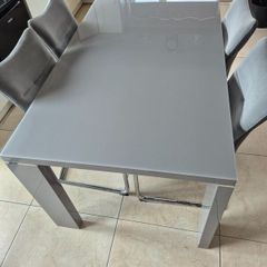 Kitchen table & 6 chairs