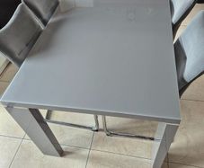 Kitchen table and 6 chairs