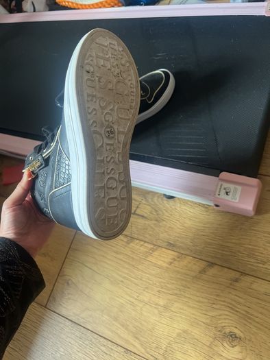 High top Guess Sneakers