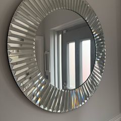 Bevelled mirror