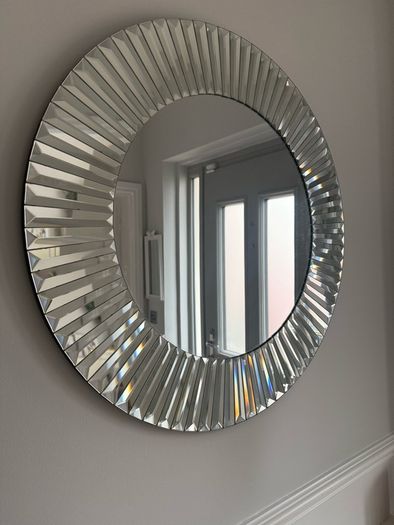 Bevelled mirror