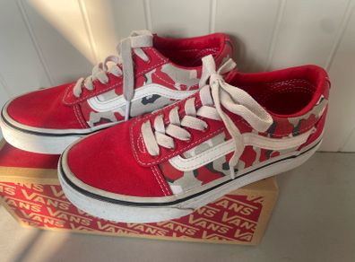 Vans kids buys girls unisex red camo canvas size 2