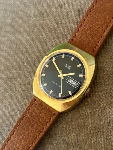 Astral Day-Date Mechanical Watch - 7 Jewels, 37mm Gold Case