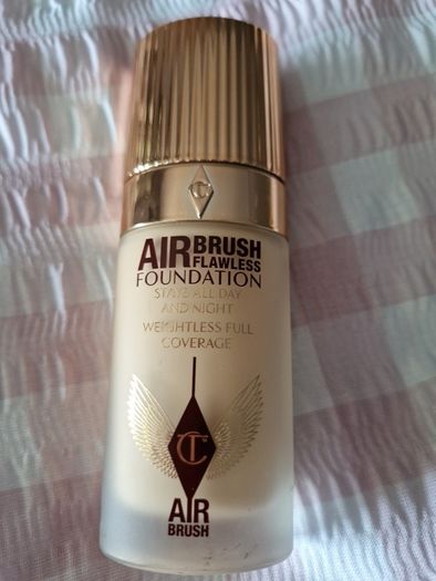Charlotte Tilbury Airbrush Flawless foundation