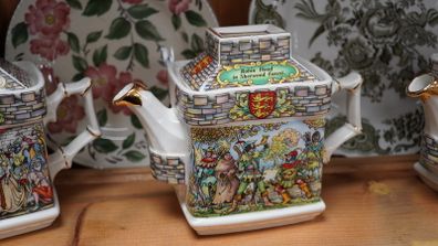 Sadler_Robin Hood_Castle Teapot