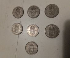 7.UK One Shilling Coins.