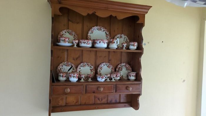Shelves / wall mounted display